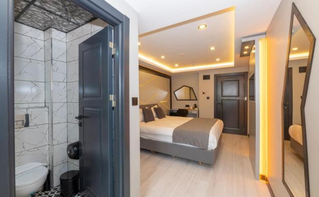 Фото отеля WHITE CORNER HOTEL