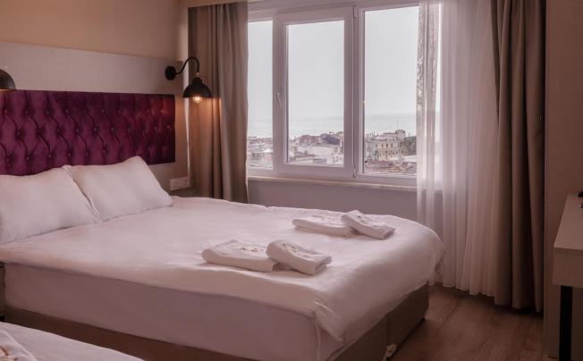 Фото отеля THE LOLA HOTEL