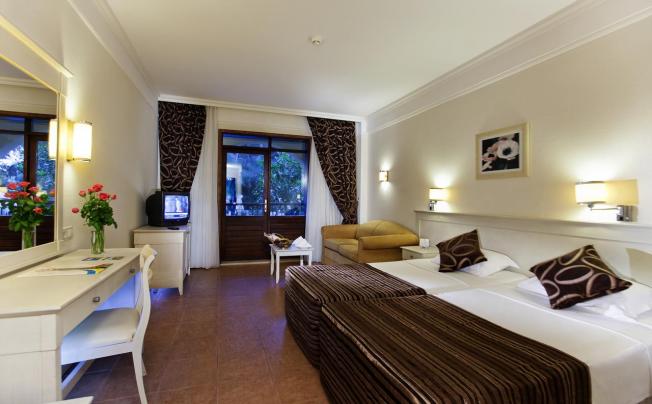 Фото отеля Champion Holiday Village