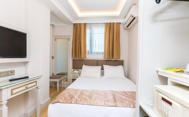Фото отеля City Hall Hotel