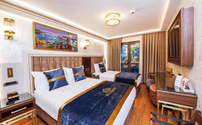 Фото отеля MANORS HOTEL