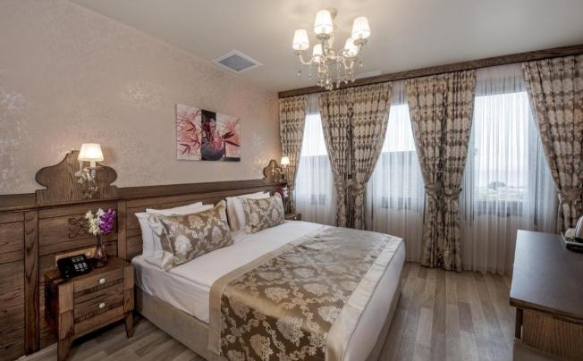 Фото отеля Perapolis Hotel