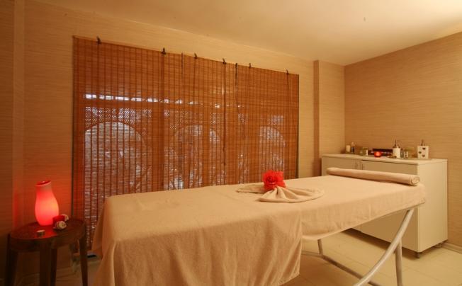 Фото отеля Roxx Suites & Deluxe Hotel