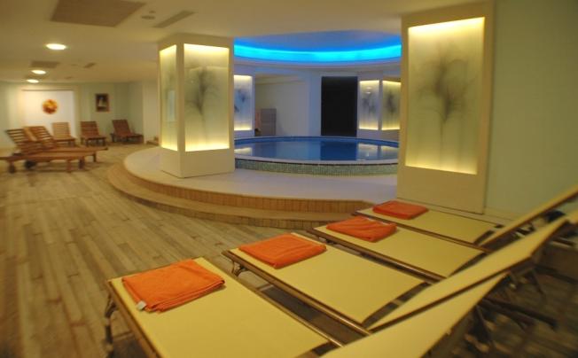 Фото отеля Roxx Suites & Deluxe Hotel