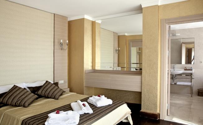Фото отеля Roxx Suites & Deluxe Hotel