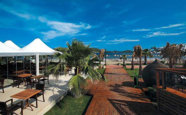 Фото отеля Costa Bitezhan Beach Hotel