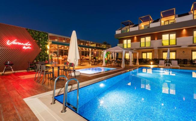 Фото отеля Veranda Beach Suites