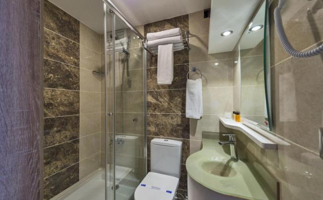 Фото отеля Alphonse Hotel