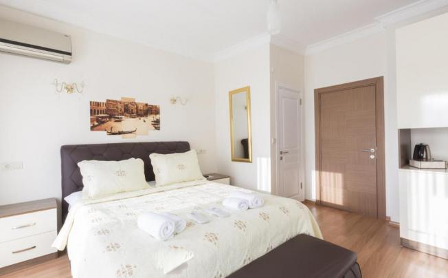 Фото отеля Zendy Suite Hotel