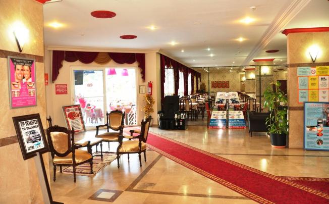 Фото отеля MUSTIS ROYAL PLAZA