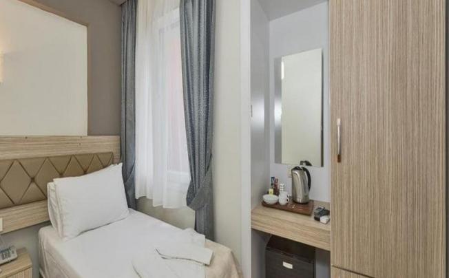 Фото отеля Metrolux Hotel					