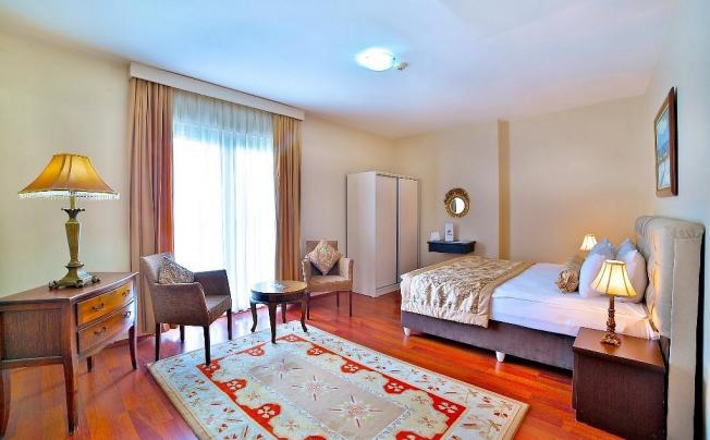 Фото отеля Bahira Suite Hotel