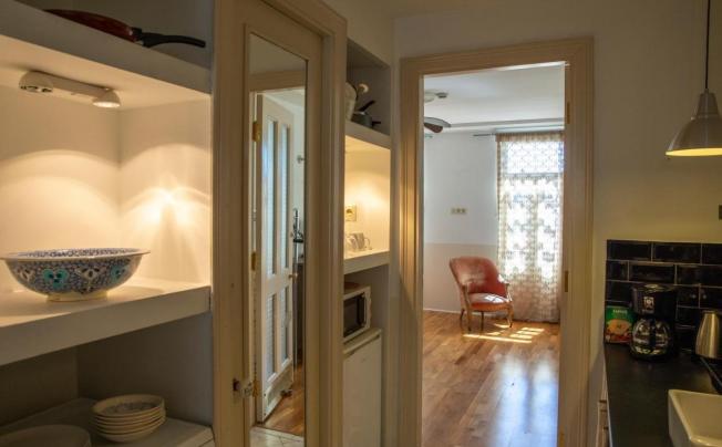 Фото отеля Chiconomy Suites