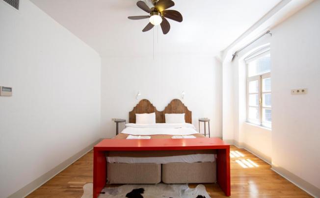Фото отеля Chiconomy Suites