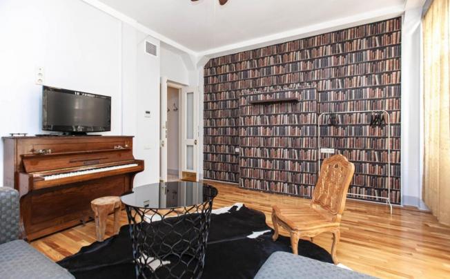 Фото отеля Chiconomy Suites