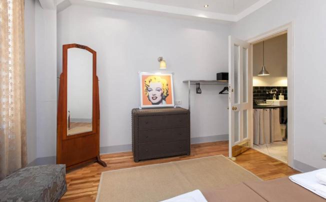 Фото отеля Chiconomy Suites