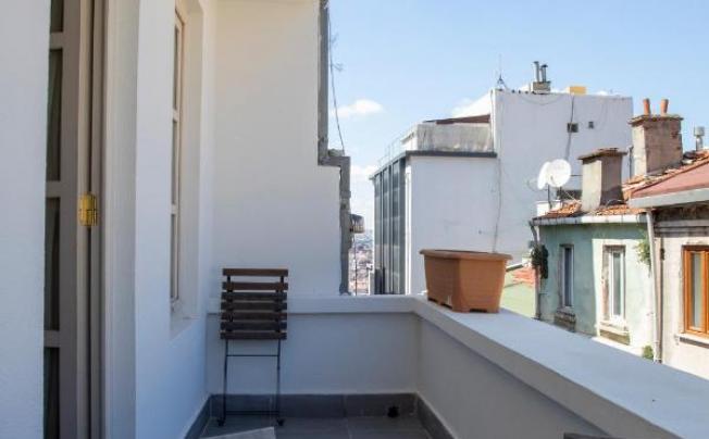 Фото отеля Chiconomy Suites