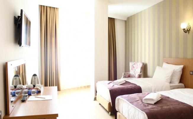 Фото отеля Realist Hotel
