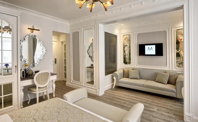 Фото отеля Mirrors Hotel