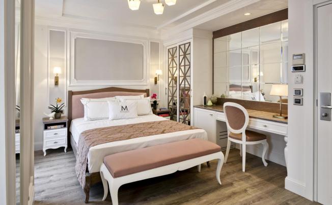 Фото отеля Mirrors Hotel