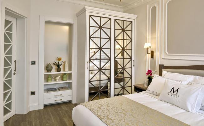 Фото отеля Mirrors Hotel