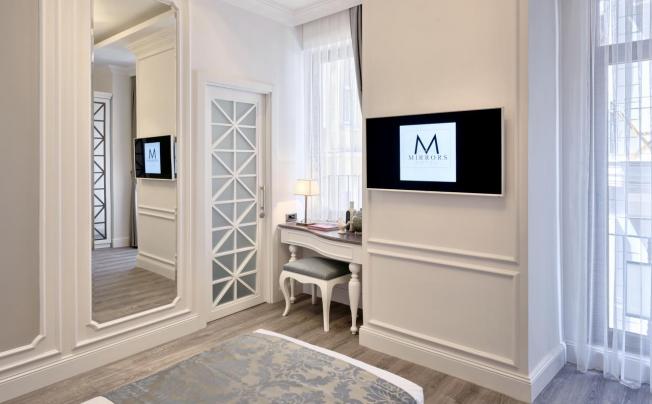 Фото отеля Mirrors Hotel