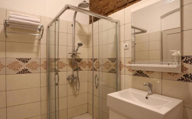 Фото отеля Hutsuite Hotel