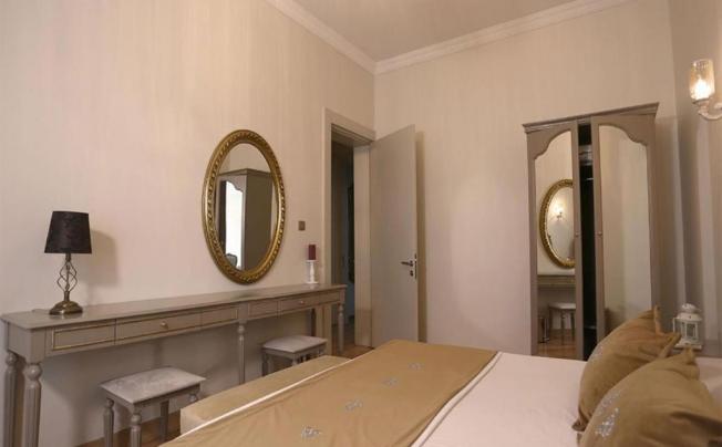Фото отеля Hutsuite Hotel
