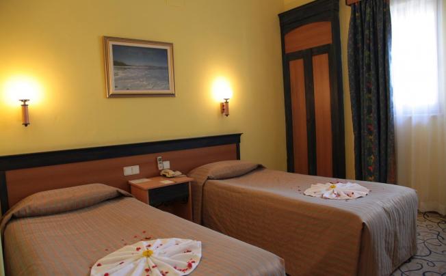 Фото отеля TASSARAY HOTEL