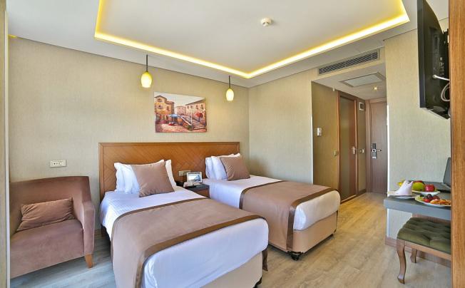 Фото отеля Corner Hotel