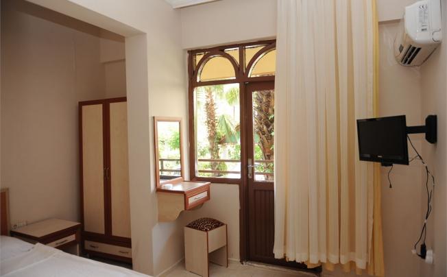 Фото отеля Holiday World Hotel