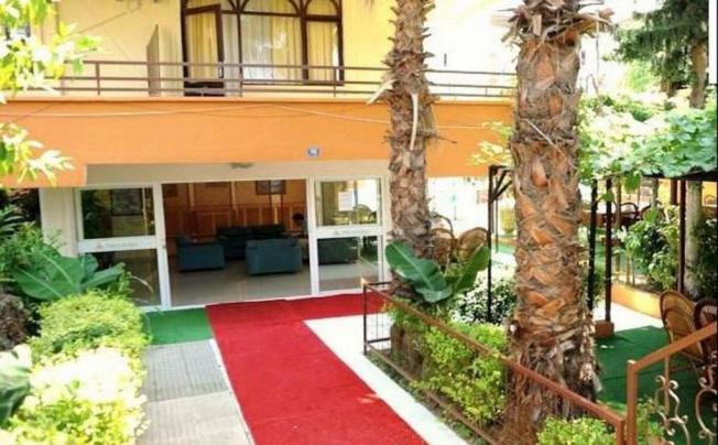 Фото отеля Holiday World Hotel
