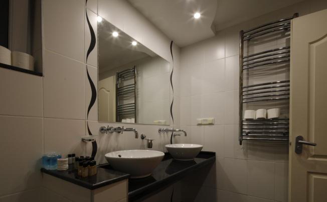 Фото отеля Golden Life Heights Deluxe Suit Hotel