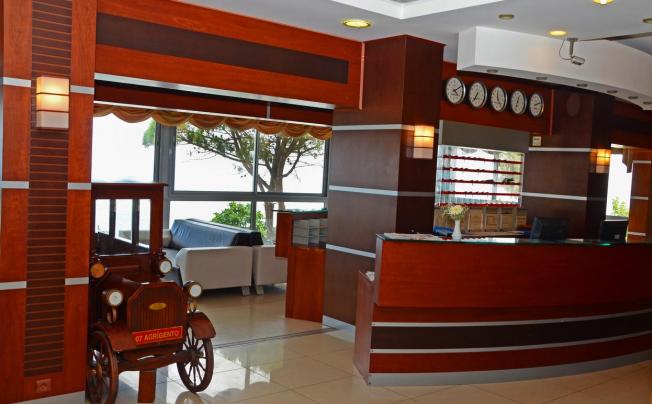 Фото отеля Lara Hotel