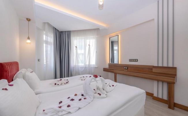 Фото отеля THELUNA SUITE HOTEL