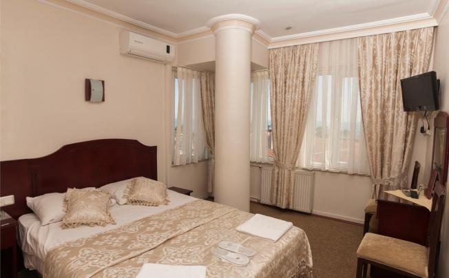 Фото отеля Grand Liza Hotel