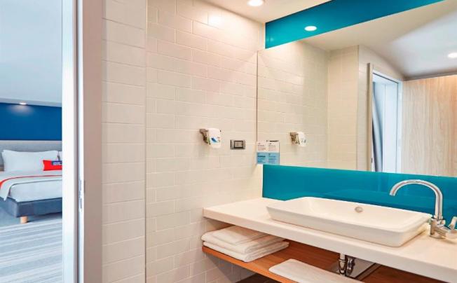 Фото отеля Holiday Inn Express Istanbul Atakoy Metro