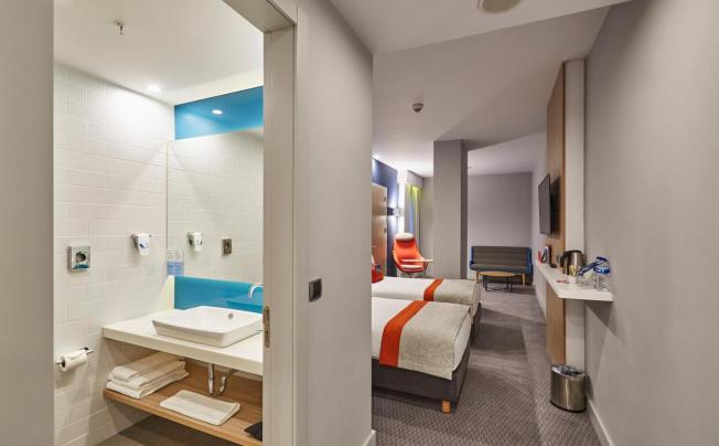 Фото отеля Holiday Inn Express Istanbul Atakoy Metro