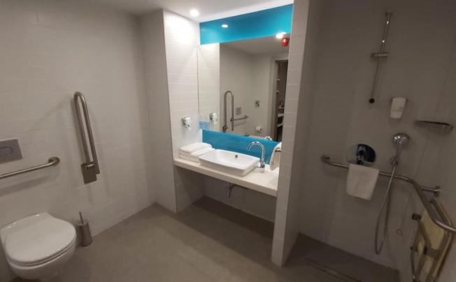 Фото отеля Holiday Inn Express Istanbul Atakoy Metro