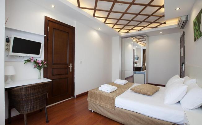 Фото отеля Buyukada Comfort Hotel