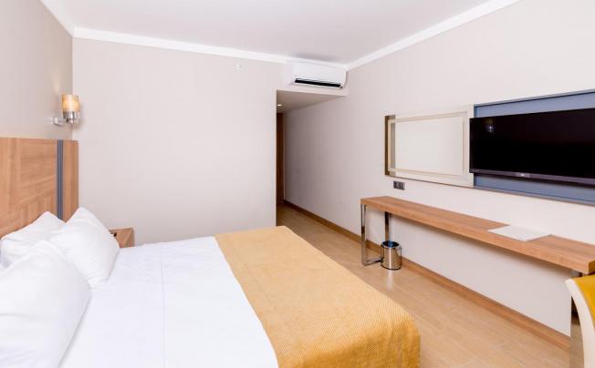 Фото отеля Julian Club Hotel