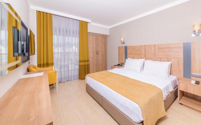 Фото отеля Julian Club Hotel