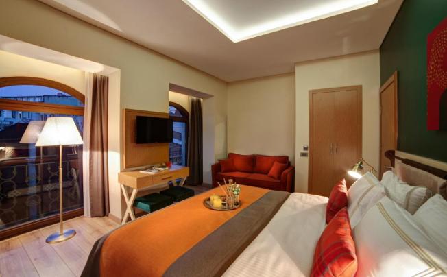 Фото отеля THE FOX HOTEL