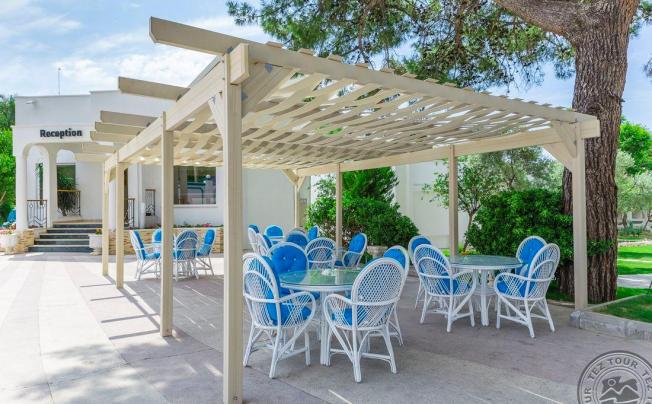 Фото отеля CARPE MARE BEACH RESORT 