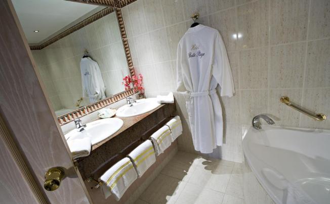 Фото отеля HOTEL BELLE PLAGE BROUGHAM