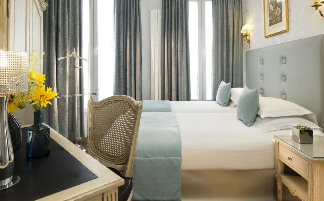 Фото отеля HOTEL PLAZA ELYSEES 