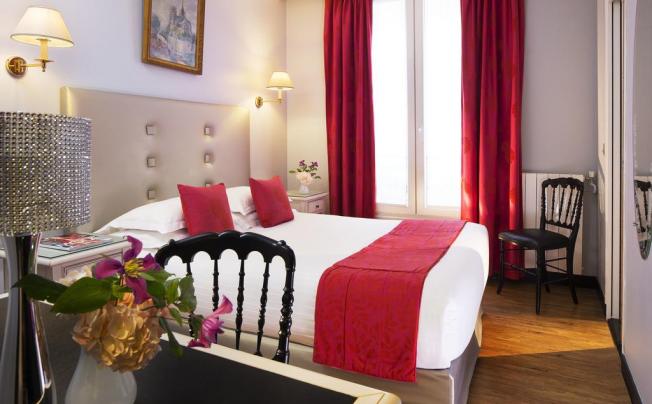 Фото отеля HOTEL PLAZA ELYSEES 