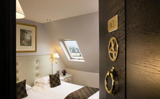 Фото отеля HOTEL PLAZA ELYSEES 