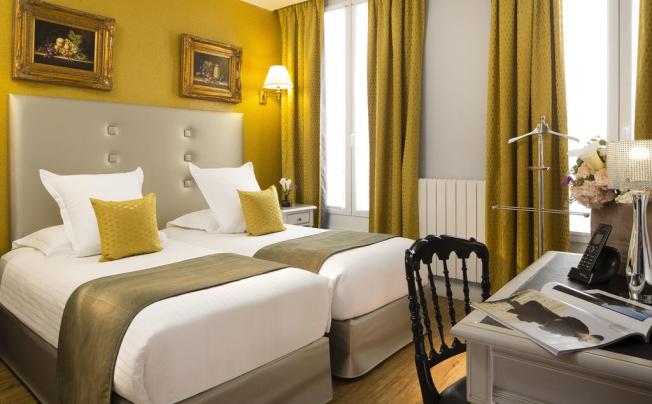 Фото отеля HOTEL PLAZA ELYSEES 