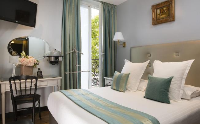 Фото отеля HOTEL PLAZA ELYSEES 